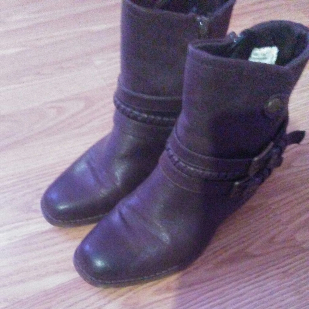Boots - Picture 3 of 3